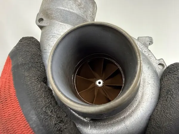 Pompe à eau OEM 32382249 - Pièce Volvo OE d'occasion image 6