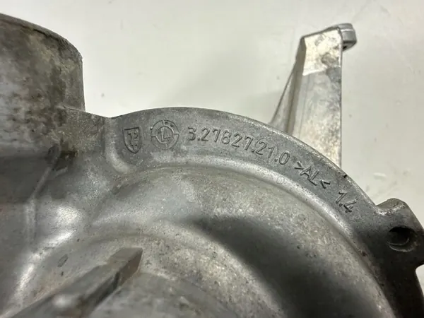 Pompe à eau OEM 32382249 - Pièce Volvo OE d'occasion image 7