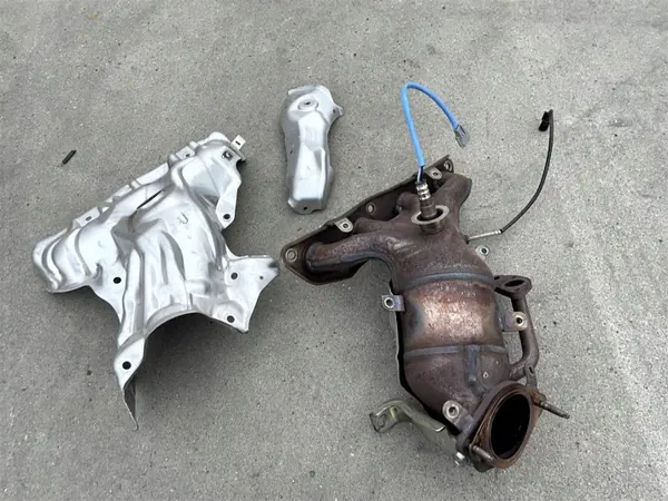 Catalizador OEM 208A03141R para Renault Arkana image 2