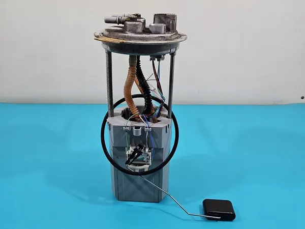 Brandstofpomp Chevrolet Captiva 2.0 VCDI OEM 96830395 image 3