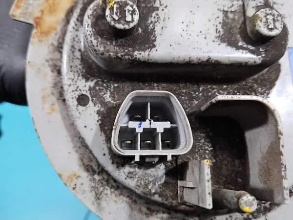 Brandstofpomp Chevrolet Captiva 2.0 VCDI OEM 96830395 image 4