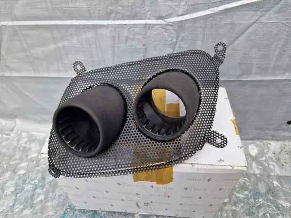 Ferrari GTC4 Lusso Uitlaatpunt OEM 000761929 Links Achter image 2
