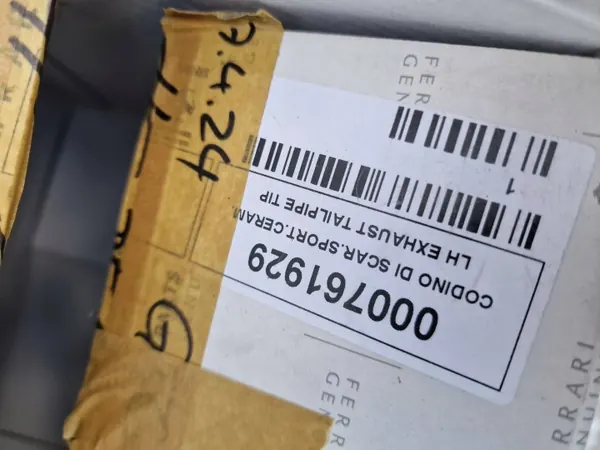 Ferrari GTC4 Lusso Uitlaatpunt OEM 000761929 Links Achter image 5