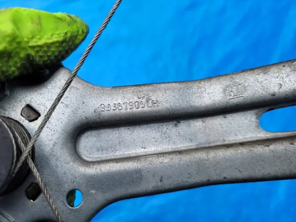 OPEL Meriva A Elevador de vidro traseiro esquerdo 93367905 image 3