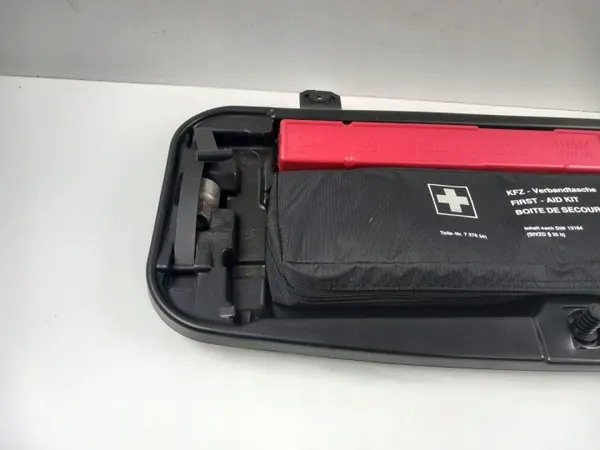 BMW 520D F10 Boîte à Outils Levage OEM 6785654 - Occasion image 3