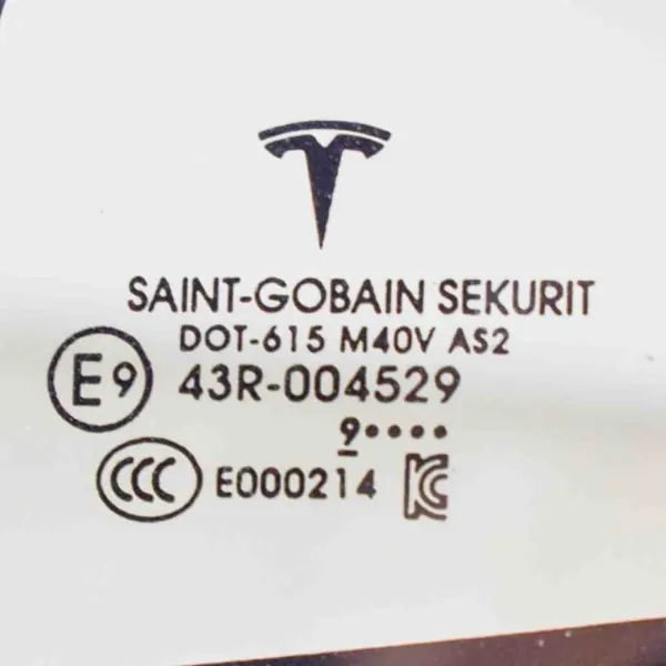 Vitre Arrière Gauche Tesla Model 3 OEM 108070300H Occasion image 3