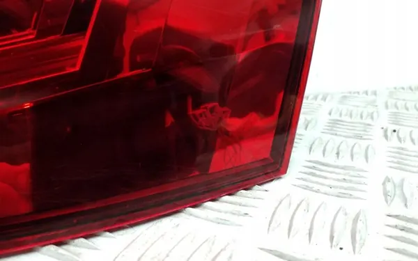 SKODA SUPERB 15 - LUZ TRASERA DERECHA image 3