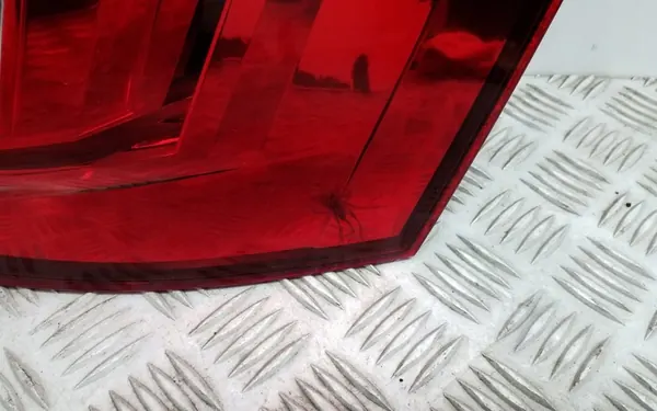 SKODA SUPERB 15 - LUZ TRASERA DERECHA image 4