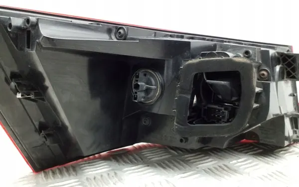 SKODA SUPERB 15 - LUZ TRASERA DERECHA image 8