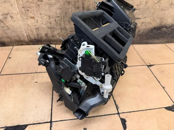 Suzuki Baleno II lämmitysydin OEM 4432702960 image 3