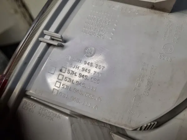 LÁMPARA TRASERA IZQUIERDA SKODA RAPID 2017-2019 image 2