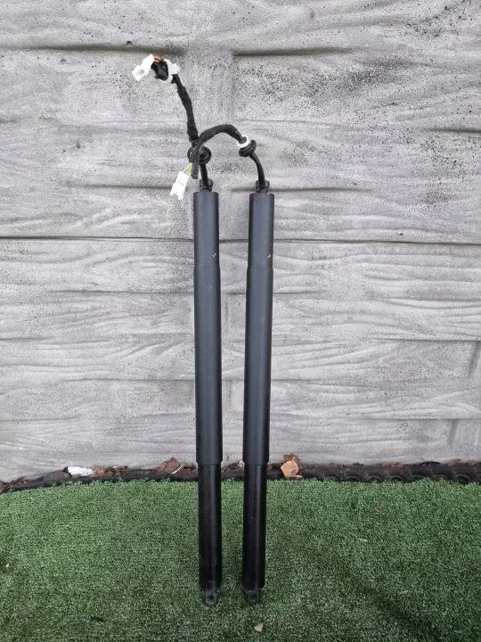 BMW X5 G05 achterklepactuator OEM 7441799 image 2
