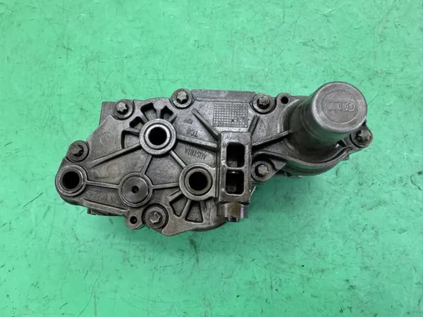 Pompe à huile OEM 057115105L pour Audi A8 D3 4.0 TDI V8 image 3