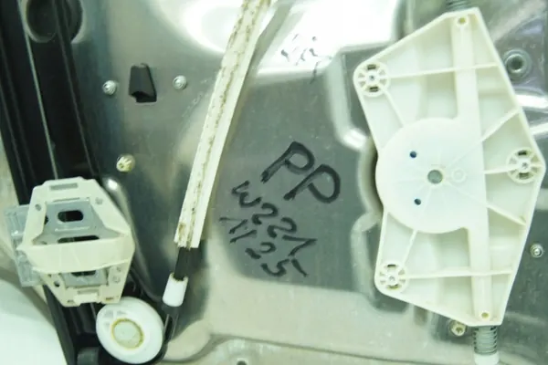 Motor de elevavidrios OEM A2217200279 Delantero Derecho Mercedes image 4