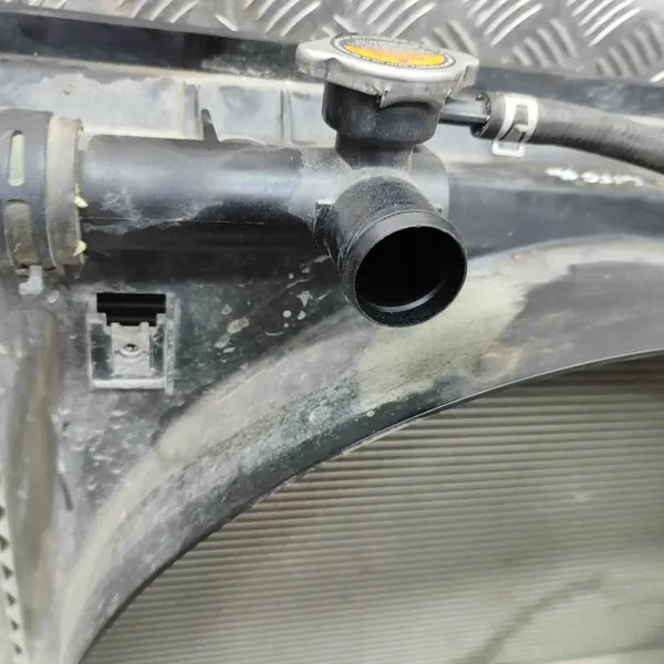 Pièces refroidissement OEM 921004KJ0A Nissan NP300 Navara image 6