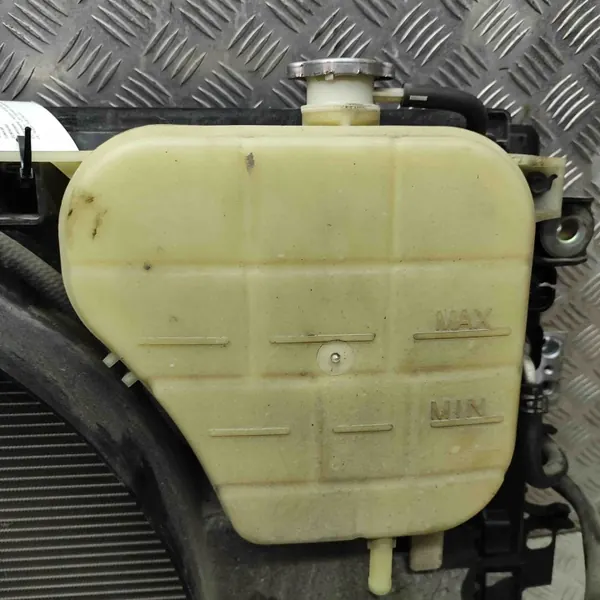 Pièces refroidissement OEM 921004KJ0A Nissan NP300 Navara image 7