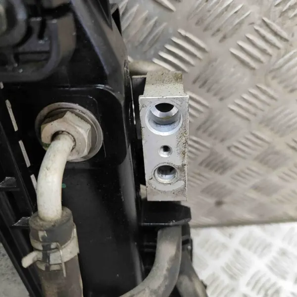 Pièces refroidissement OEM 921004KJ0A Nissan NP300 Navara image 8