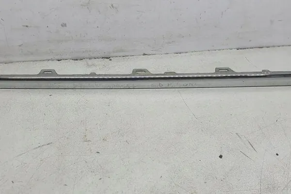 Oikea takapuskurin lista VW PASSAT B7 ALLTRACK image 2