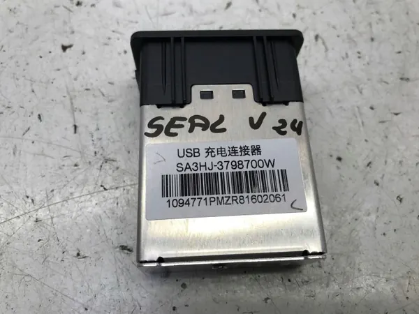 BYD USB-C Ladeanschluss OEM SA3HJ3798700W image 6