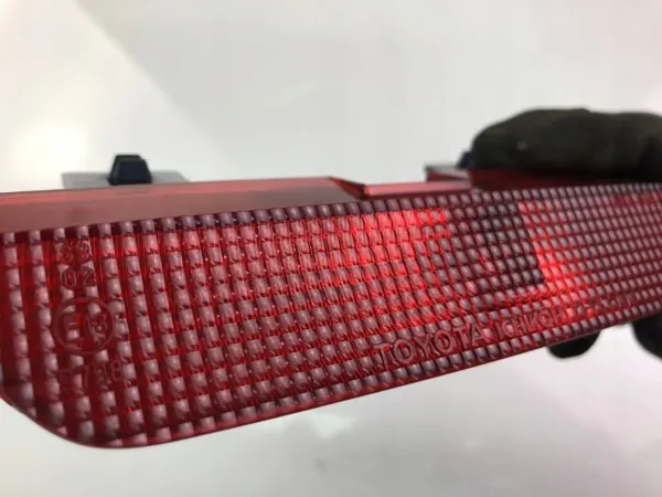 Toyota RAV4 Derde Remlicht OEM 8157049015 image 3