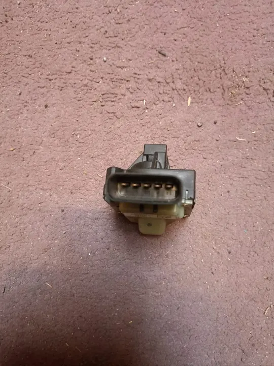 Polttoainetäyttölukko OEM 68295927AB Jeep Wrangler JK image 3