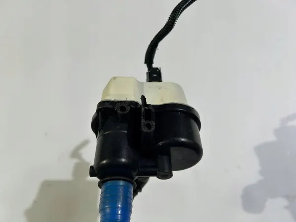 Vanne de ventilation du réservoir de carburant Maserati Ghibli 2013- image 10