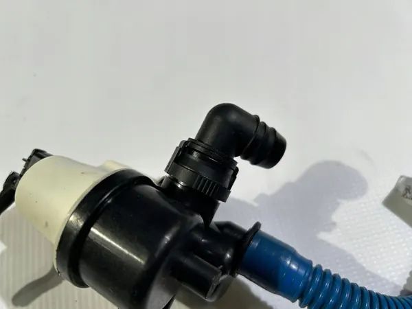 Vanne de ventilation du réservoir de carburant Maserati Ghibli 2013- image 3