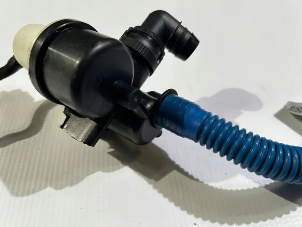 Vanne de ventilation du réservoir de carburant Maserati Ghibli 2013- image 4