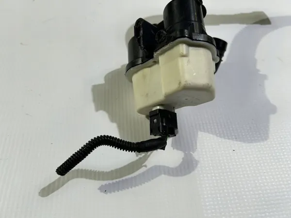 Vanne de ventilation du réservoir de carburant Maserati Ghibli 2013- image 7