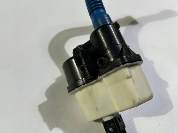 Vanne de ventilation du réservoir de carburant Maserati Ghibli 2013- image 8