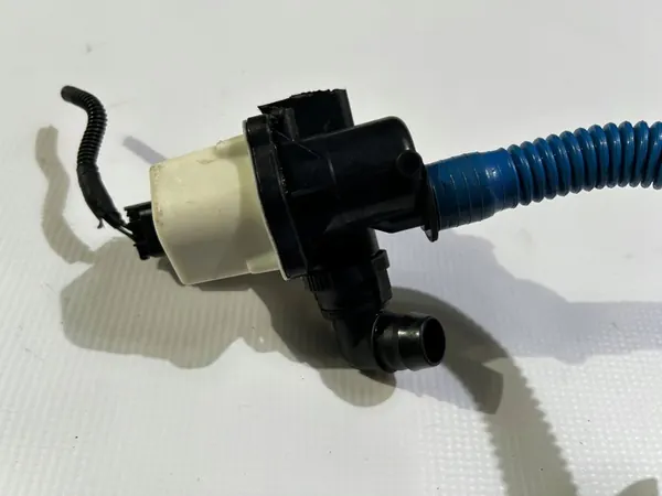 Vanne de ventilation du réservoir de carburant Maserati Ghibli 2013- image 9