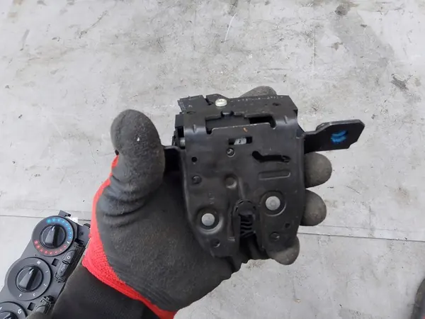 Bagagelås OPEL ADAM 1.4L bensin 2017 image 2