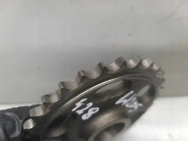 Engranaje de árbol de levas + tornillo W205 C220 2.2 CDI A6510520200 image 3