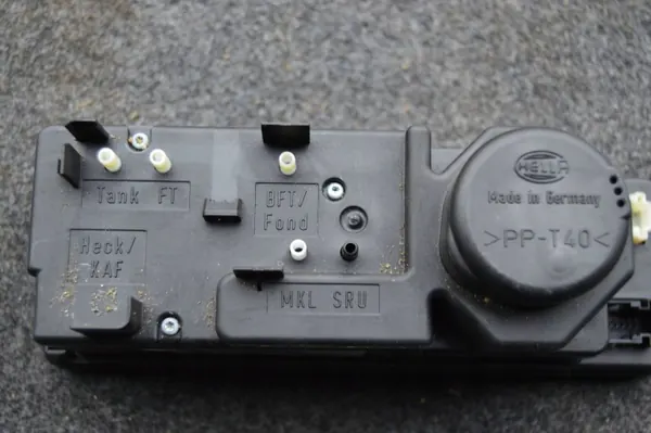 Bomba de fecho central Mercedes OEM 2108002948 Usada image 4