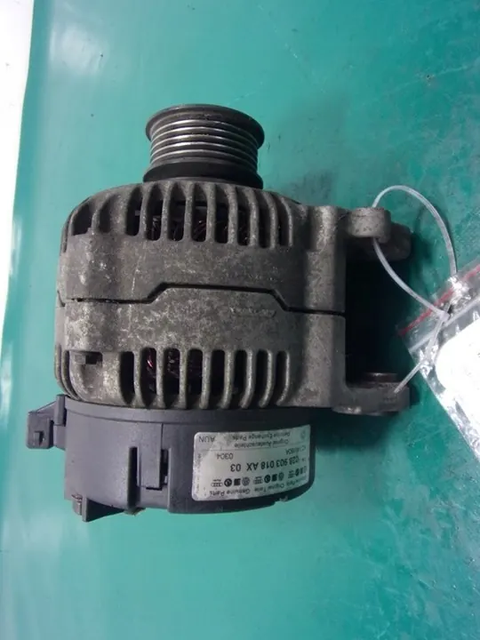 AUDI A4 B5 1.8 20V Vaihtovirtageneraattori 028903018AX image 3