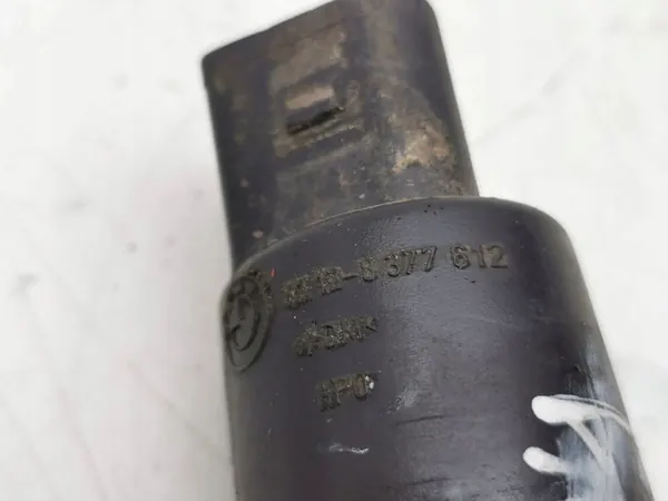 BMW 5 E39 2002 Voorruitwaspomp OEM 8377612 image 5