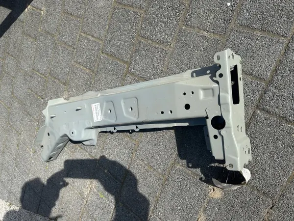 OEM 57026-K0010 Longarina esquerda para Toyota Yaris IV image 2
