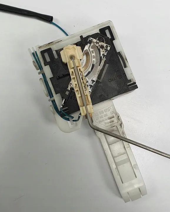 Brandstofpomp drijver sensor Porsche Cayenne 7L0919673F image 3