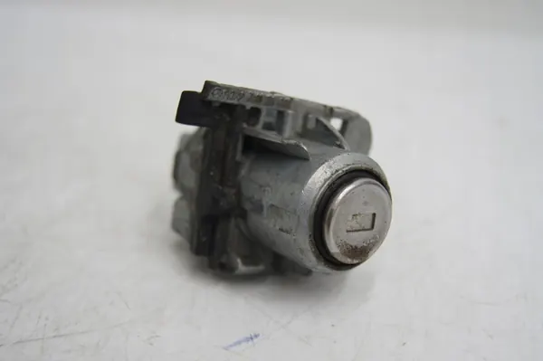 W205 C-Klass Pre-Facelift 2.2 CDI Dörrlåscylinder Set image 3