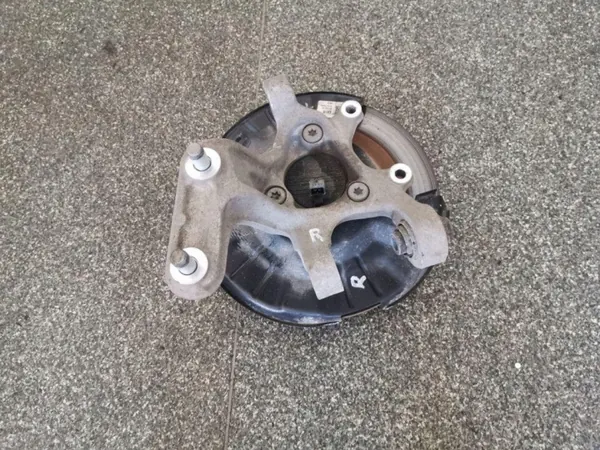 Buje rueda trasera derecha OEM 52701K4100 - Usado image 2