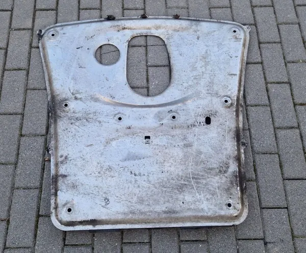 Protector inferior motor BMW M5 F10 OEM 8057219 - Usado image 3