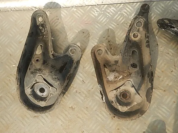 OEM LEXUSRX456319811981 skidställesfäste image 2