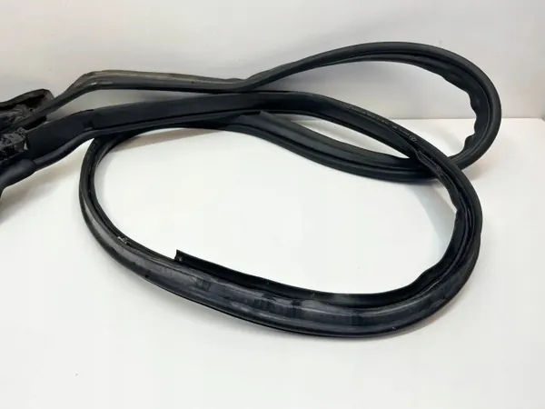 Joint de coffre Mercedes-Benz SL AMG R231 OEM A2317500098 image 5