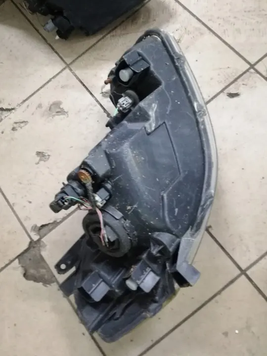 Vänster framljus Suzuki SX4 Sedici 2006-2009 image 4