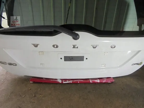 Takaluukku Volvo XC60 II 2011 2.0D D5 image 3