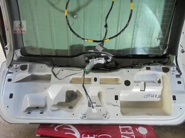 Takaluukku Volvo XC60 II 2011 2.0D D5 image 8