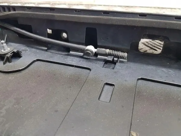 Spoiler de portón Jeep OE 735578408 - Usado image 3