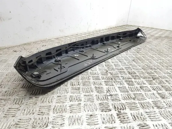 Spoiler de portón Jeep OE 735578408 - Usado image 4