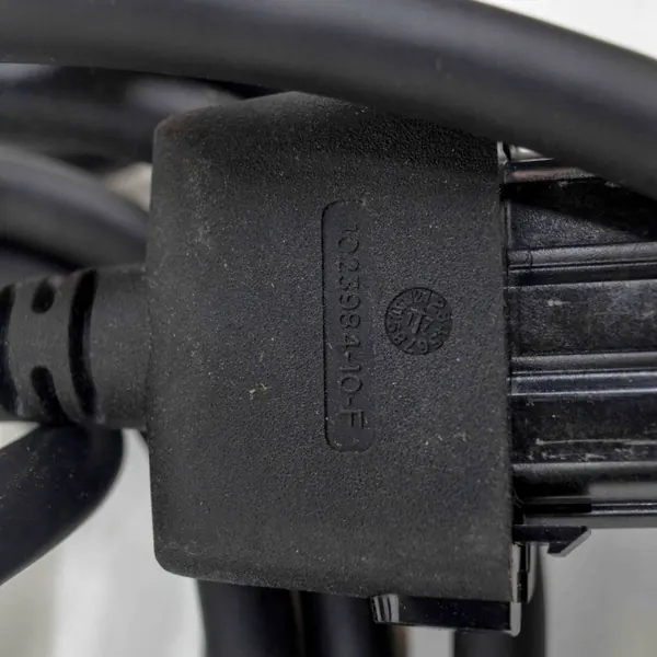 Câble de charge batterie Tesla OEM T17B0039711 Occasion image 5