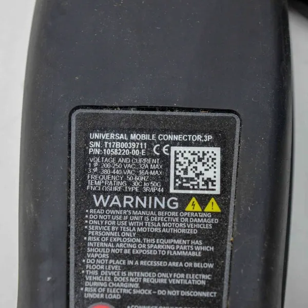 Câble de charge batterie Tesla OEM T17B0039711 Occasion image 6
